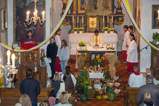 Thumbnail: _JA 24139 Erntedank in Hohenried, Kirche, Messe.jpg